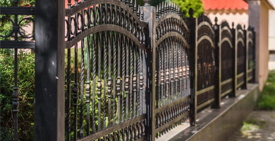 Steel & Ornamental Fence Installation (1)